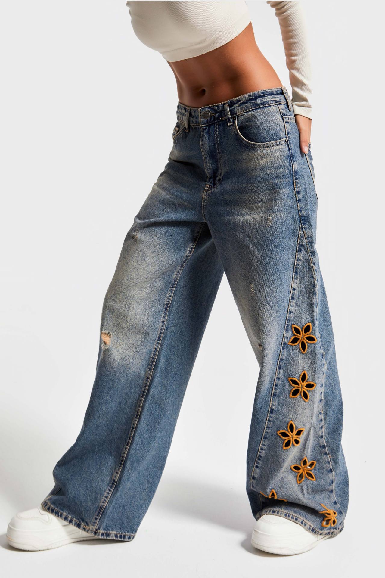 Pantalon large brodé à motifs floraux