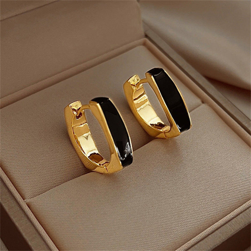 Boucles d’oreilles géométriques carrées simples et raffinées