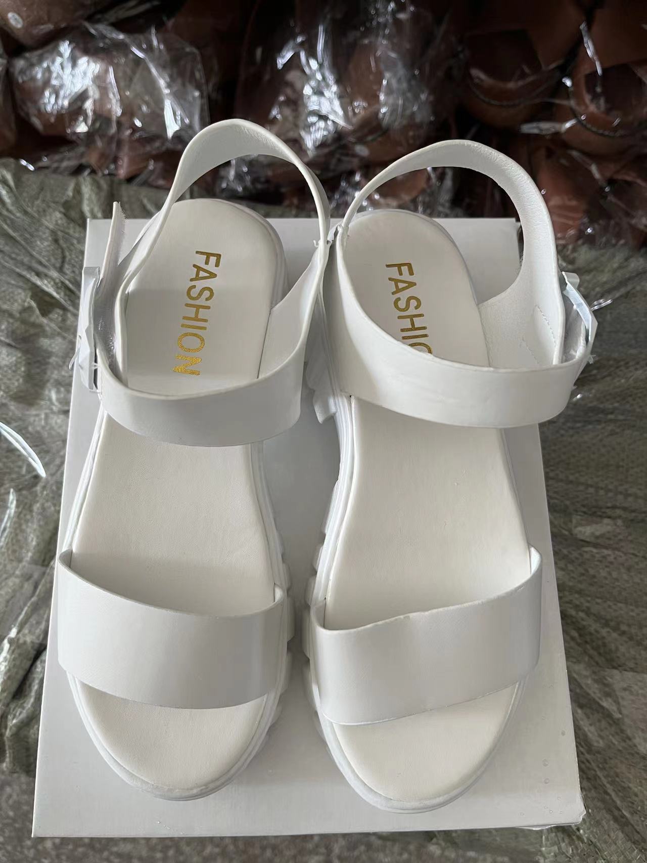 Sandales élégantes à plateforme et bride cheville