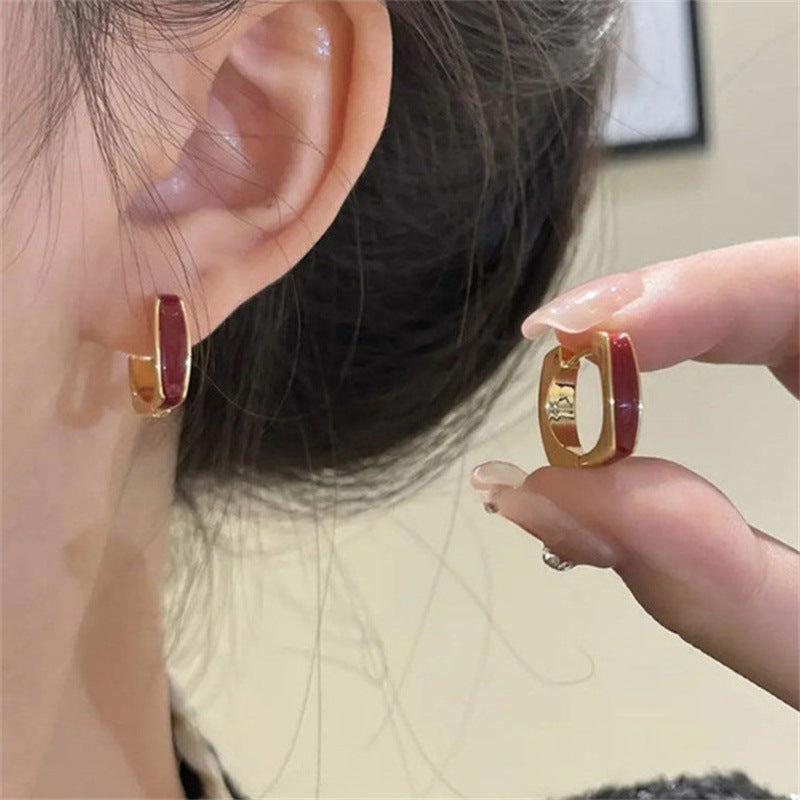 Boucles d’oreilles géométriques carrées simples et raffinées