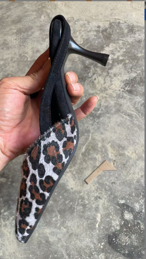 Sandales Femme en Suédine à Bout Pointu Décoré