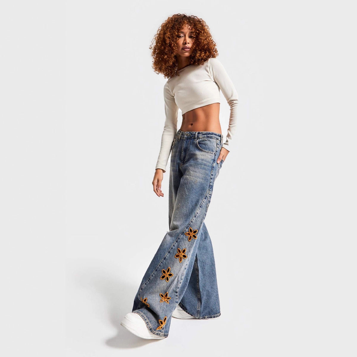 Pantalon large brodé à motifs floraux