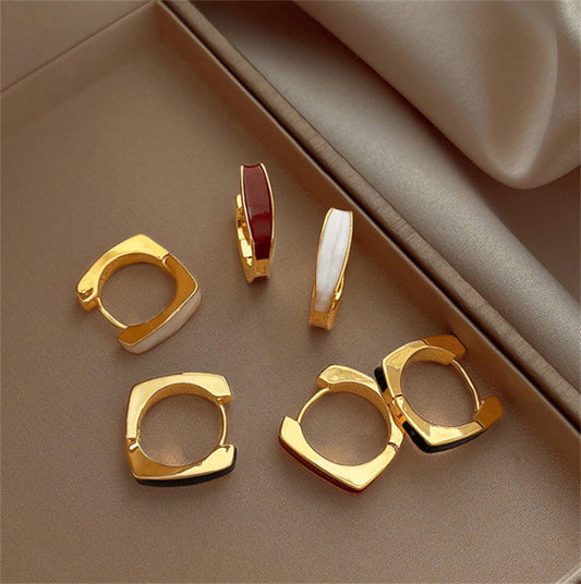 Boucles d’oreilles géométriques carrées simples et raffinées